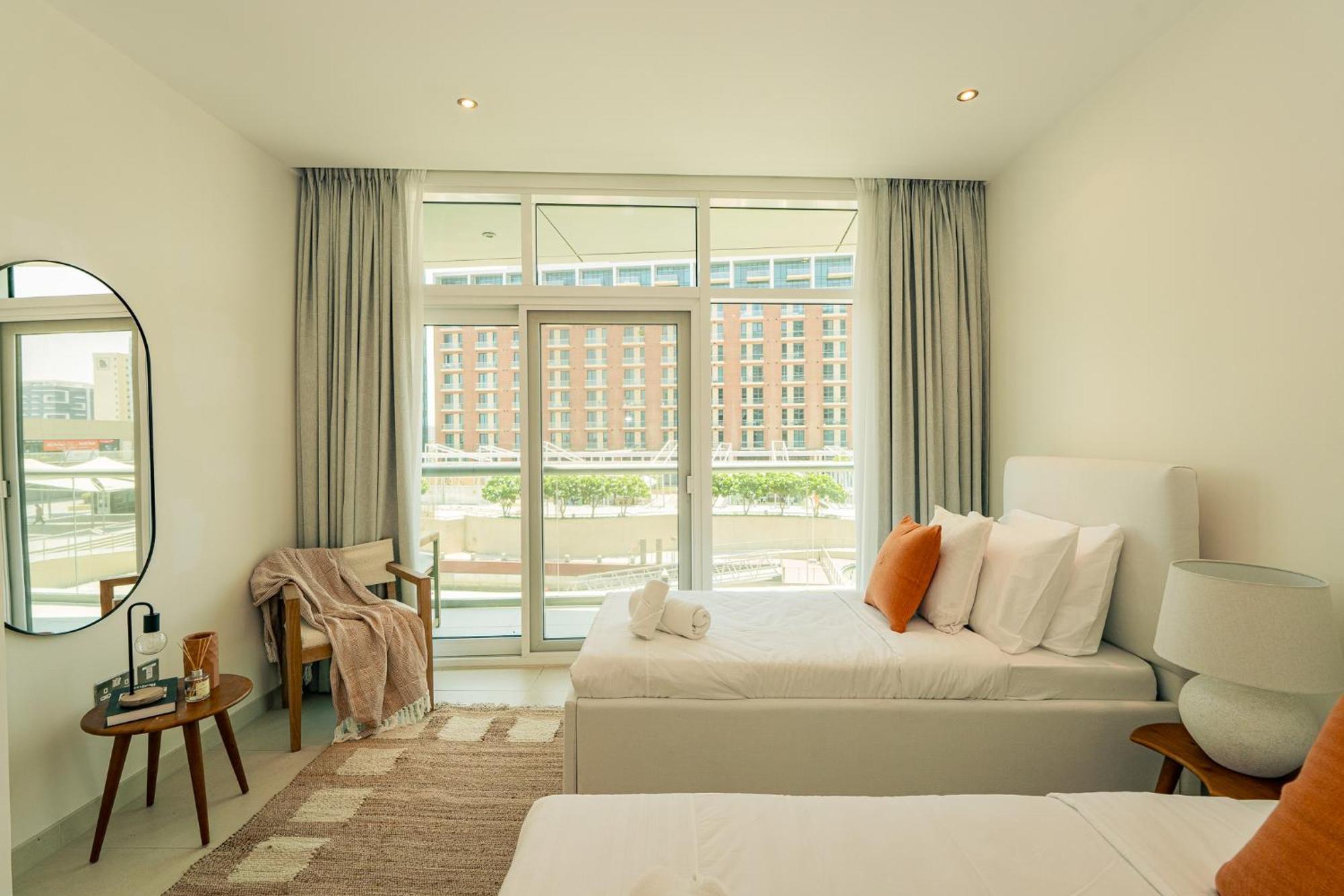 Voyage Two Bedroom Haven In Raha Apartment
